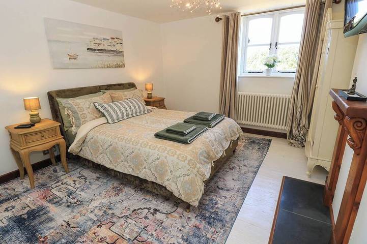 Beam Cottage, pet friendly, luxury holiday cottage in Warsash in Fareham, Hampshire