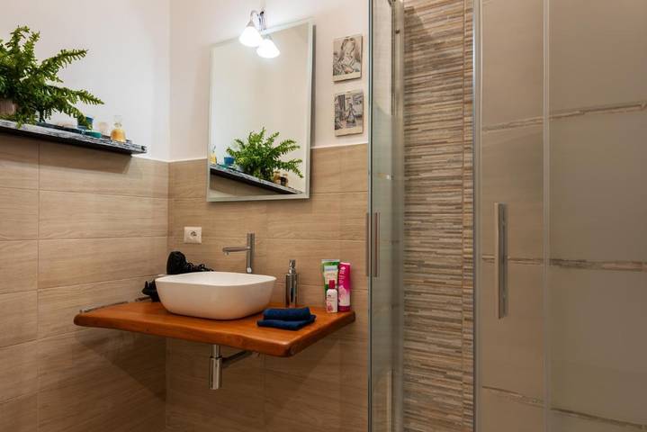 Gîte pour 4 personnes, avec vue et terrasse à Ulassai - 3