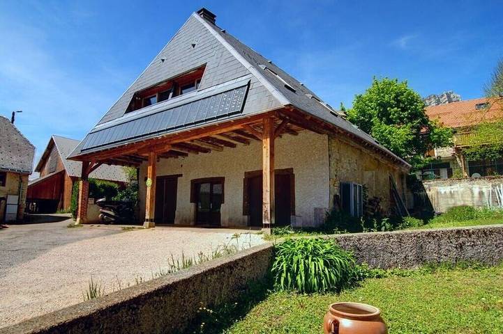 Gîte pour 12 personnes, avec Balcon ainsi que Jardin et Sauna