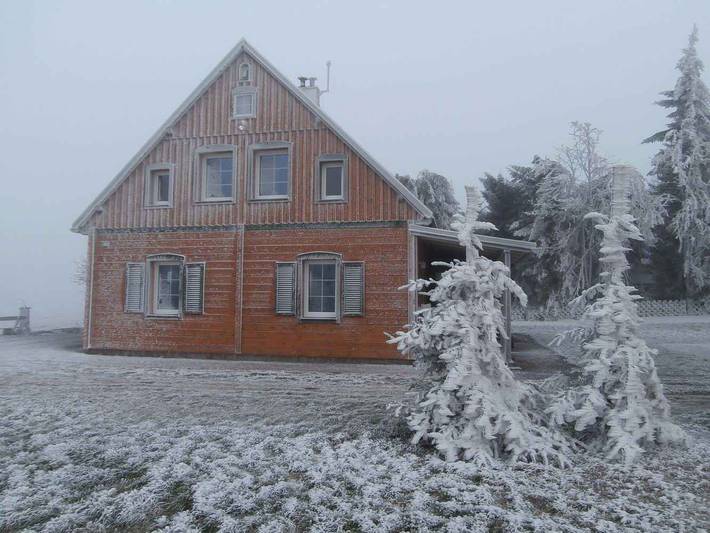 Ferienhaus umgeben von Wiesen in Abertamy, Karlsbad und Umgebung