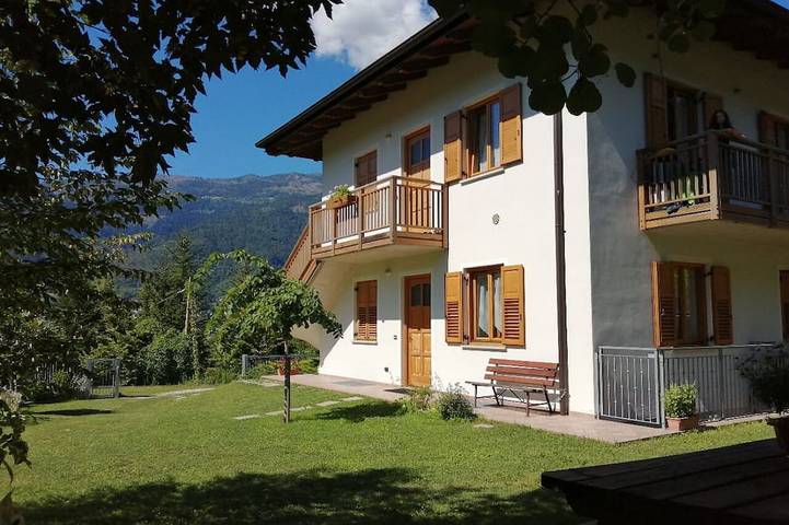 Ferienwohnung für 6 Personen, mit Balkon und Garten in Levico Terme