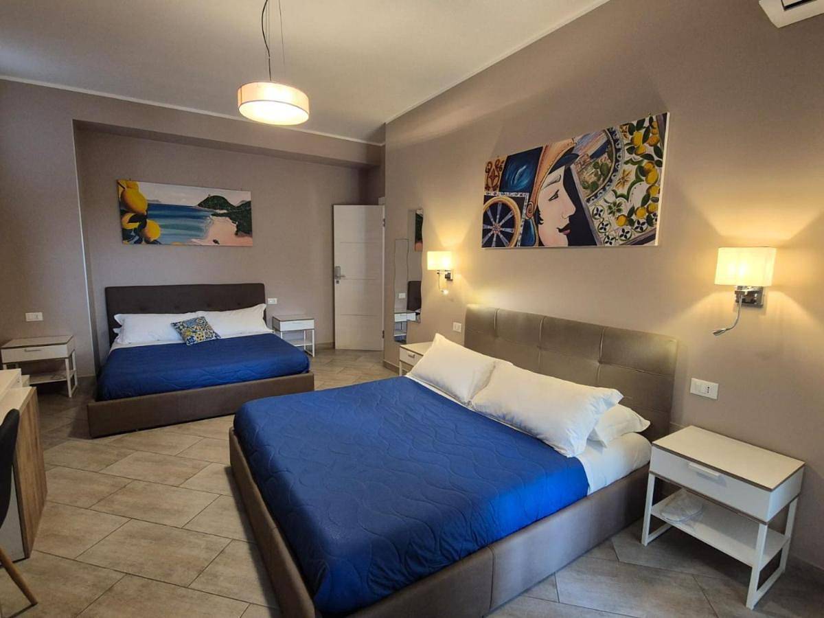 "La città delle 100 sculture" B&B Bcens con parcheggio privato e trasfert H24 - Belpasso - Etna - in Belpasso, Etna