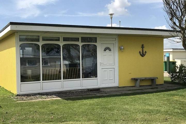 Chalet for 6 people, with Garden and Pool in Camber Sands