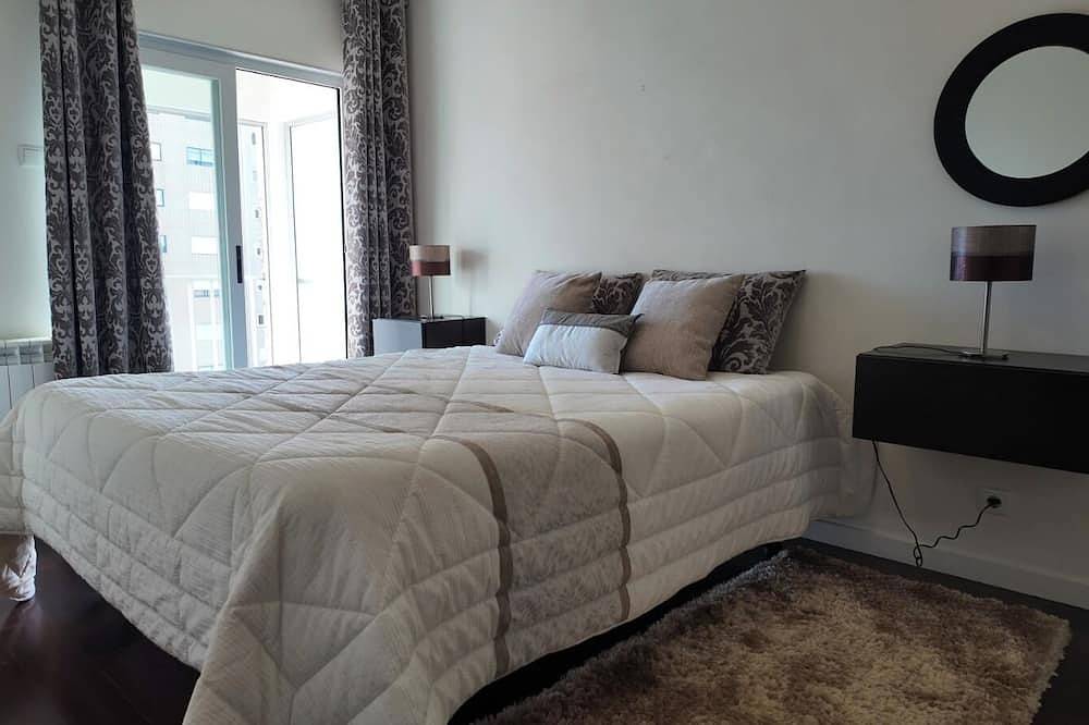 Ganze Wohnung, 2-bedr. apartment on Av. Vasco da Gama, Póvoa de Varzim. Two minutes from the beach! in Povoa de Varzim, Porto Distrikt