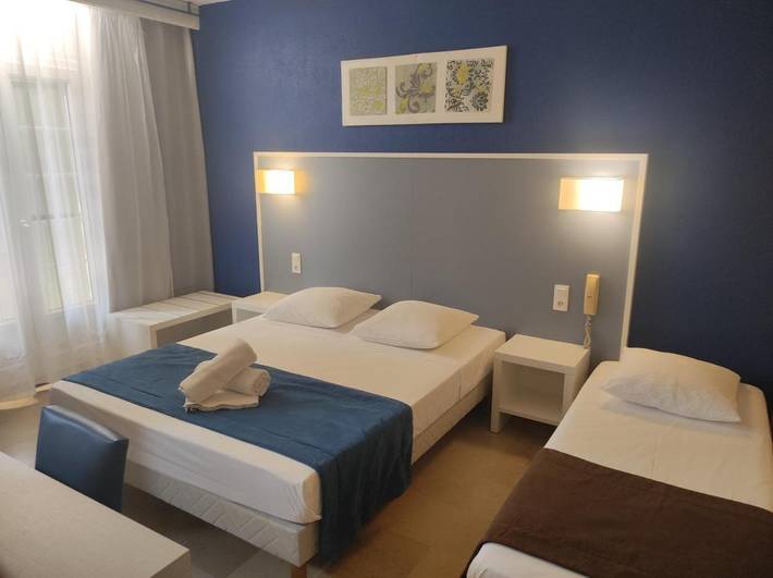 Hôtel pour 2 personnes, avec Terrasse et Jardin ainsi que Piscine et Vue à Ornaisons - 2