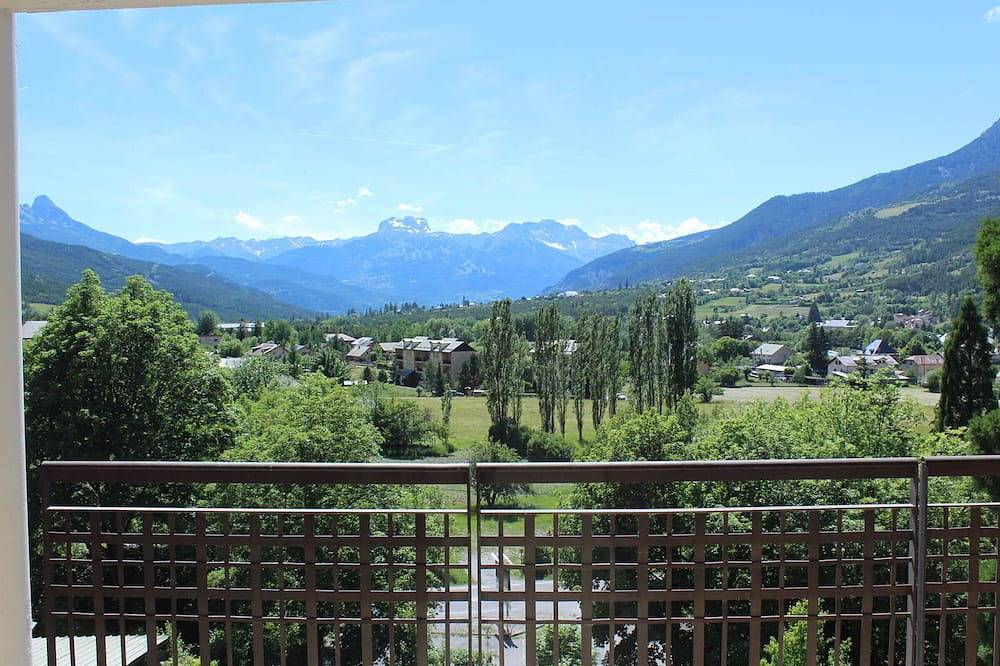 Ganze Wohnung, Gemütliches Studio mit Terrasse, Poolzugang & Haustiere erlaubt in Jausiers in Jausiers, Nationalpark Mercantour
