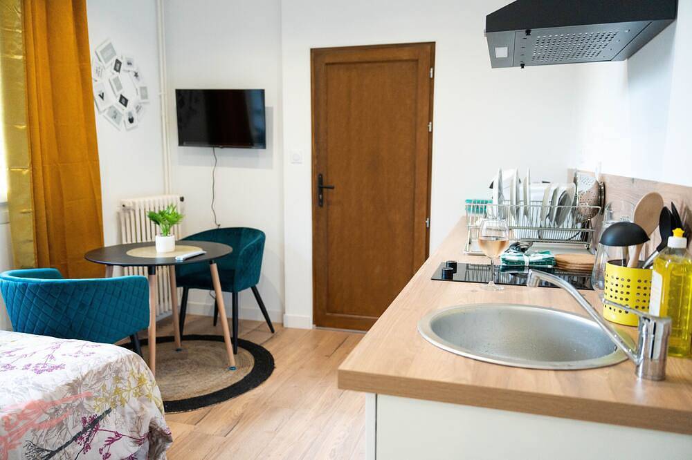 Entire apartment, A 5 min à Pieds du Château de Fougères ! Appartement Idéal Pour un Séjour in Fougères, Fougères-Vitré