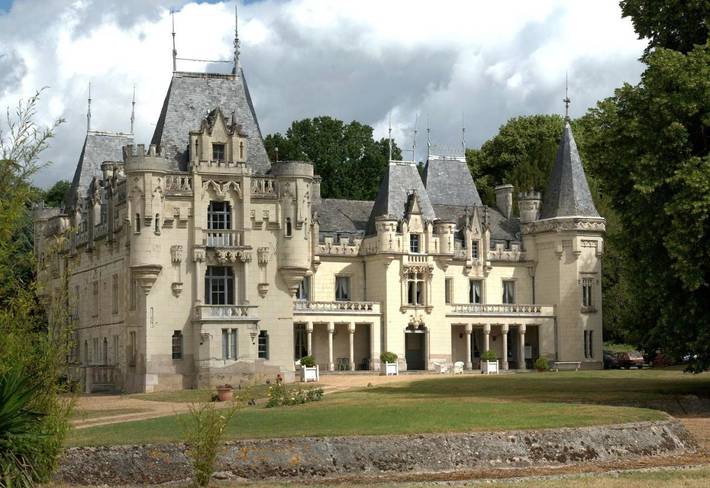 Gîte pour 6 personnes, avec terrasse et jardin à Neuillé