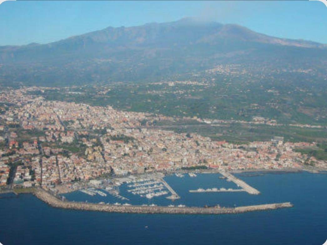 Double or Twin Room with Private Bathroom in Riposto, Catania e dintorni