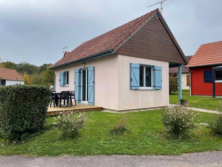 Gîte pour 6 personnes, avec vue ainsi que vue sur le lac et jardin, animaux acceptés à Écollemont