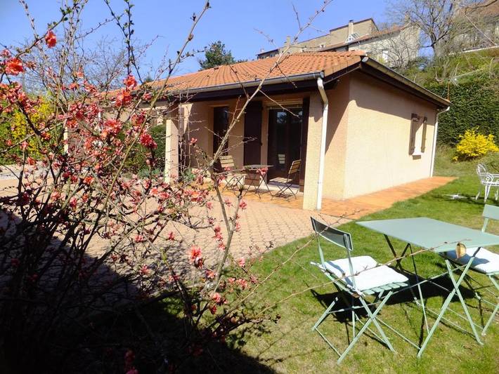 Location de vacances pour 4 personnes, avec terrasse ainsi que vue et jardin dans Saint-Étienne - 3