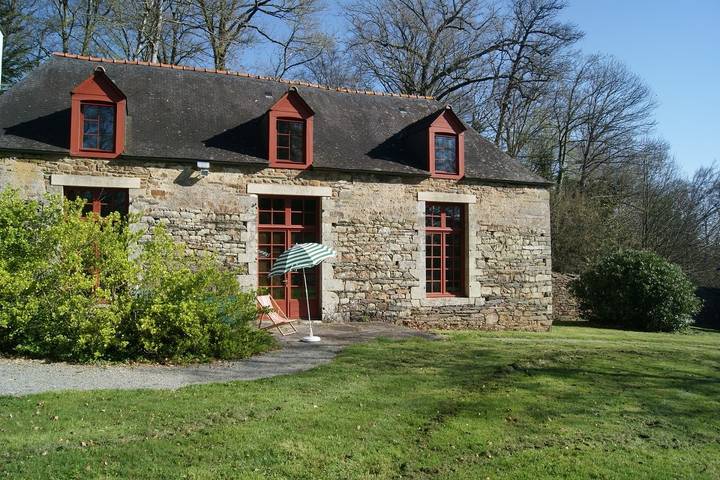 Gîte pour 4 personnes, avec jardin et terrasse à Quelneuc