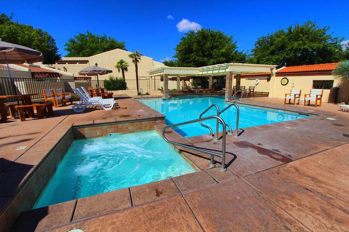 Vacation rental for 6 people, with yard and pool in Zion National Park