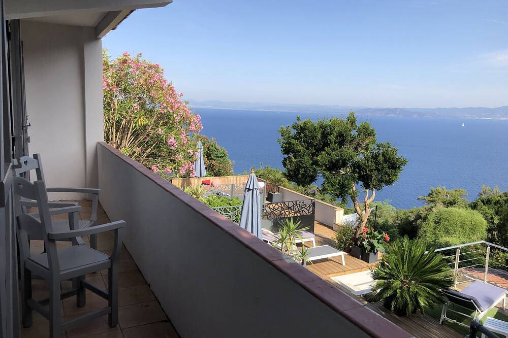 Ganze Wohnung, Le Lotie Apartment T2-35m2 Sea view Balcony Terrace Air conditioned in Hyeres, Parc national Port-Cros