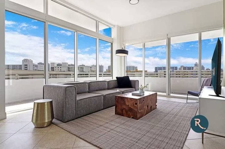 Vacation rental for 8 people, with pool, with pets in Sunny Isles Beach