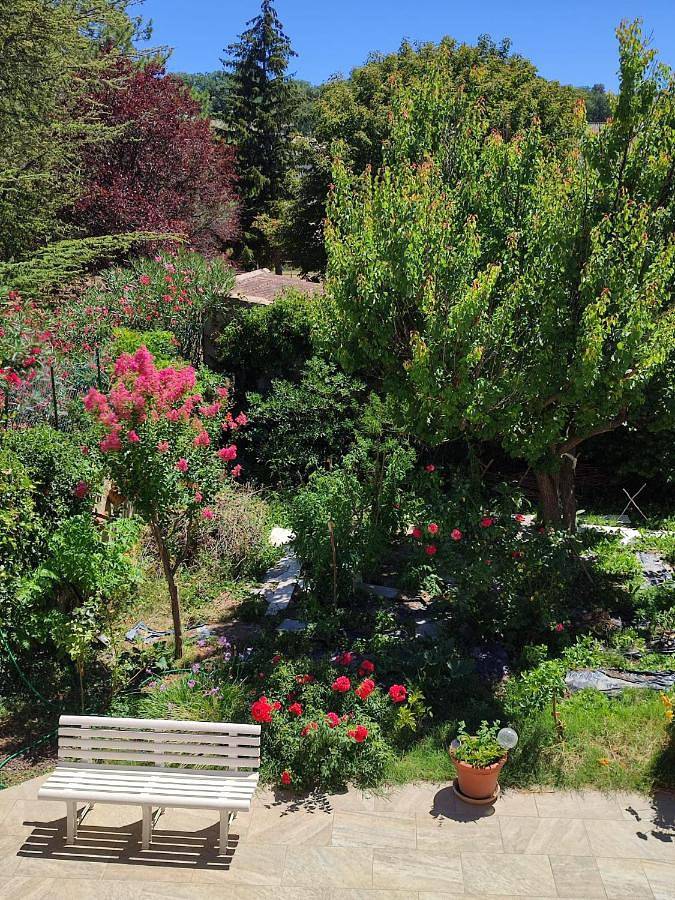 Gîte pour 2 personnes, avec jardin ainsi que vue et terrasse à Bollène - 4