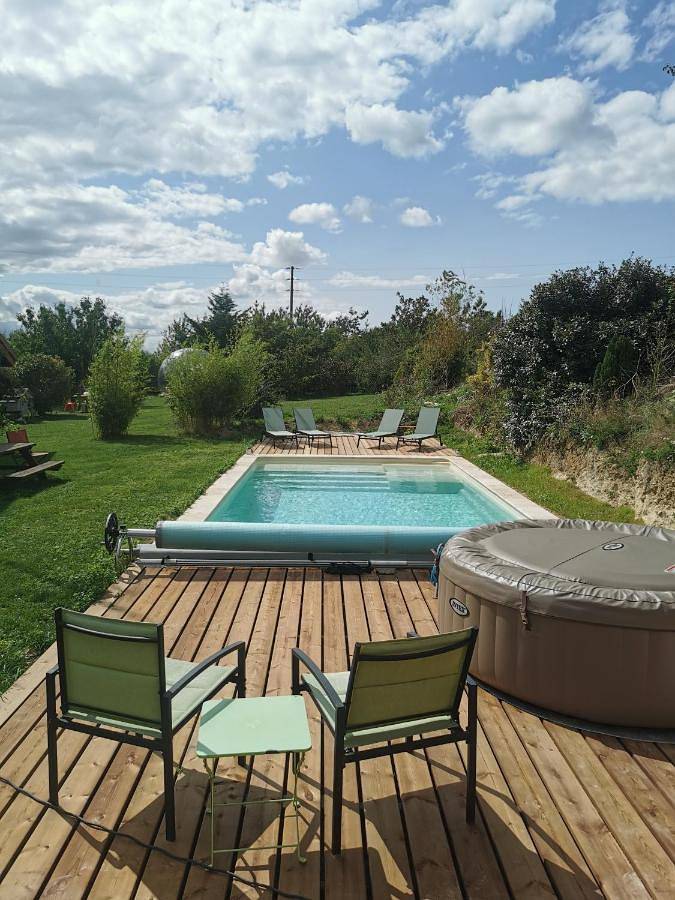 Chambre d’hôte pour 3 personnes, avec jardin et piscine ainsi que jacuzzi et terrasse dans Essonne
