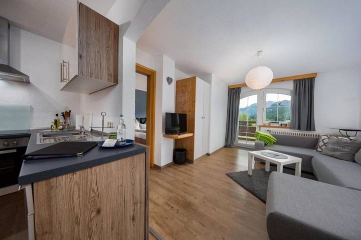 Ferienwohnung für 3 Personen, mit Garten und Ausblick sowie Sauna in Zöblen