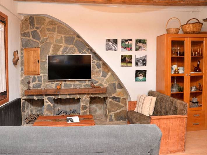 Appartement entier, Rustikal-moderne Wohnung für 6 Personen - Pobla de Lillet in La Pobla de Lillet, Pyrénées catalanes