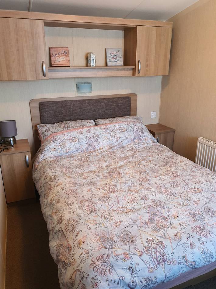 3-Bed Caravan, Sleeps 8 with Enclosed Decking in Thornton-Cleveleys, Lancashire