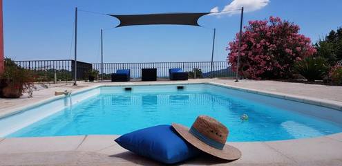 Gîte pour 4 personnes, avec terrasse ainsi que piscine et vue à Les Adrets-de-l'Estérel