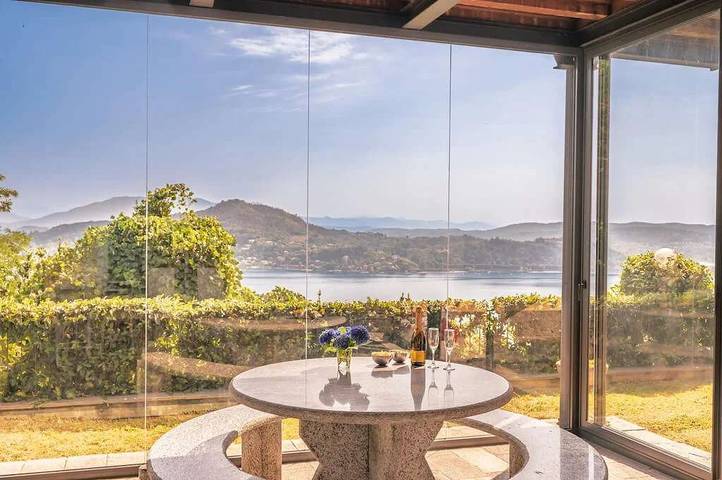 Villa pour 14 personnes avec jardin in Commune de Arona, Lago Maggiore (Piemonte)