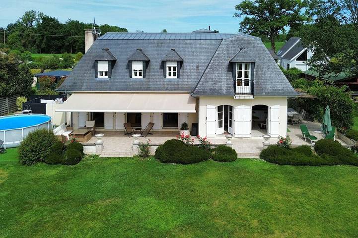 Villa pour 8 personnes, avec Terrasse ainsi que Jardin et Piscine