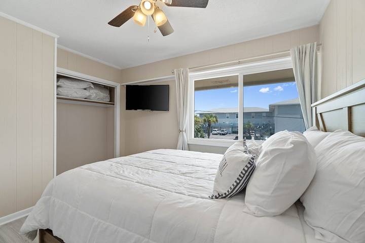 Vacation rental for 7 people, with yard and balcony in Okaloosa Island