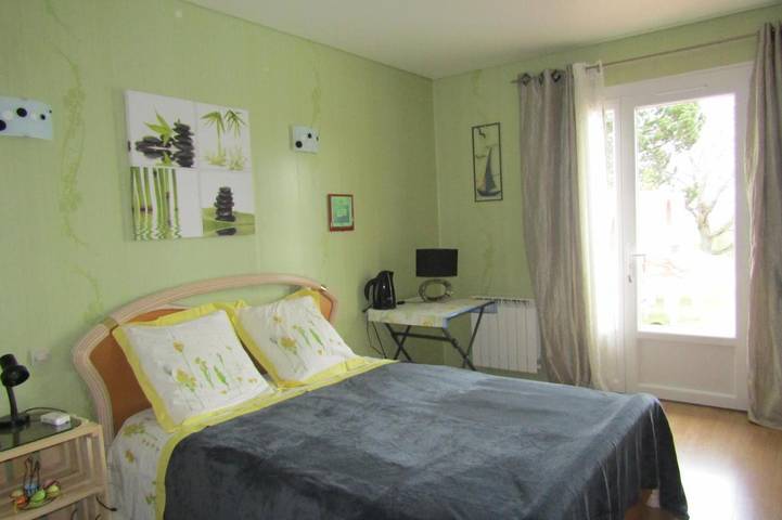 Gîte pour 2 personnes, avec Terrasse et Jardin ainsi que Piscine et Vue à Calmont