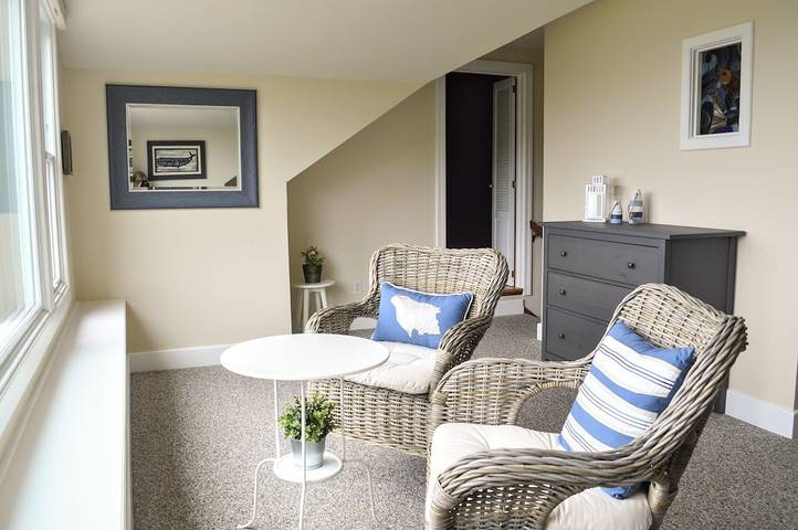 Vacation rental for 6 people, with terrace and yard as well as hot tub, with pets in Mendocino County