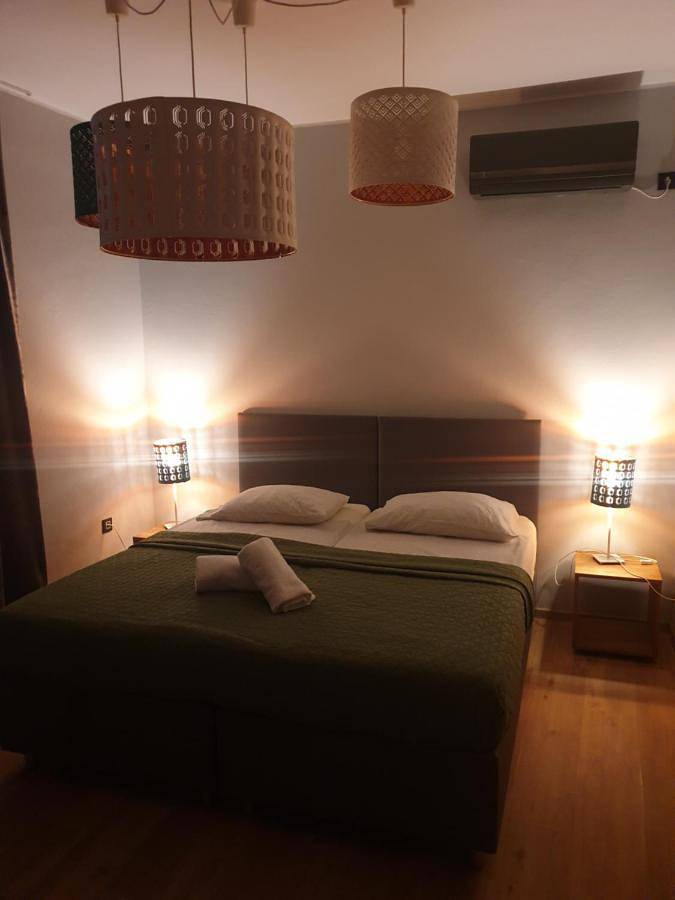 Twin Room with Shared Bathroom in Koper, Slowenische Riviera