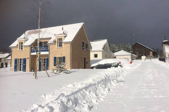Cottage pour 8 personnes, avec jacuzzi dans Laviron