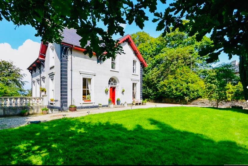 Holiday Rental for 14 People in Derry, County Londonderry