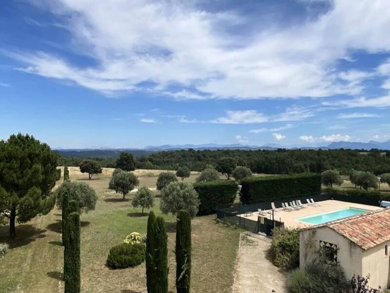 Apartamento entero, Lejlighed med pool på en este in Brunet, Alpes de Alta Provenza