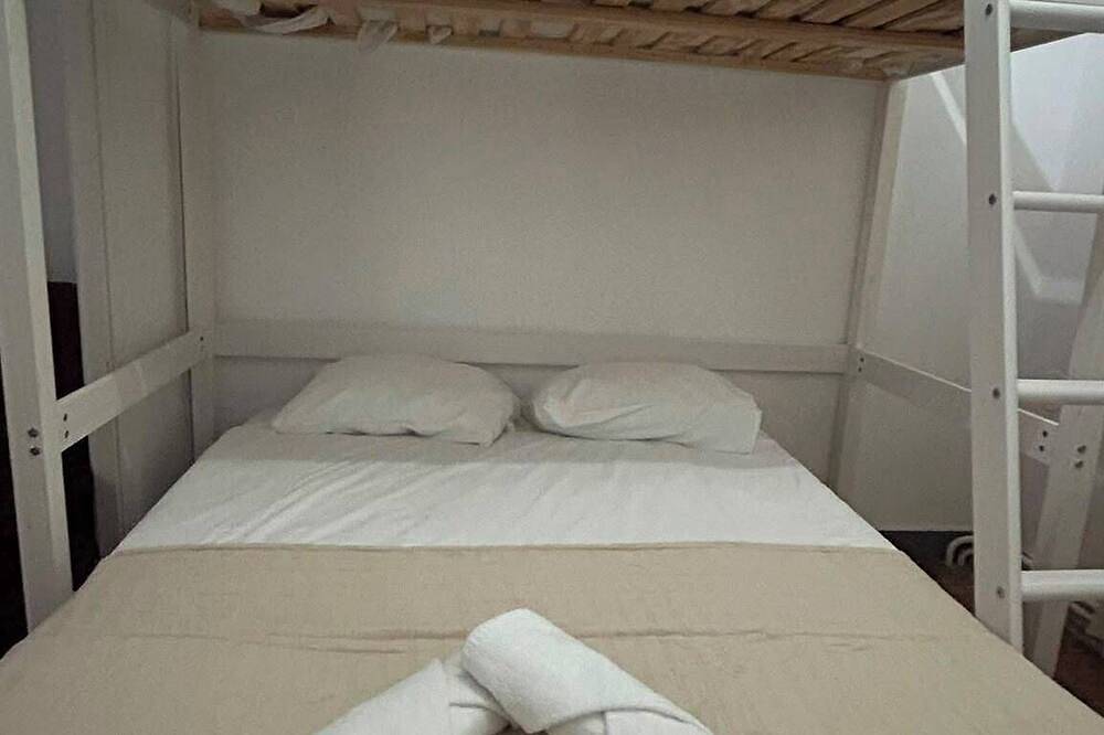 Apartamento entero, The Victor Hugo Power Plant in Saint-Junien, Región de Rochechouart