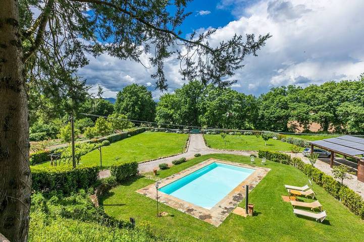 Agriturismo per 5 persone, con giardino e piscina, con animali domestici in Montevarchi