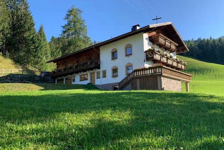 Ferienwohnung für 5 Personen, mit Garten und Ausblick in Sillian