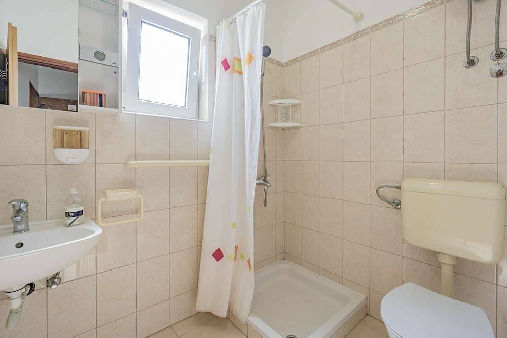 Apartamento entero, Studio with sea view and pool in Zubovići, Pag