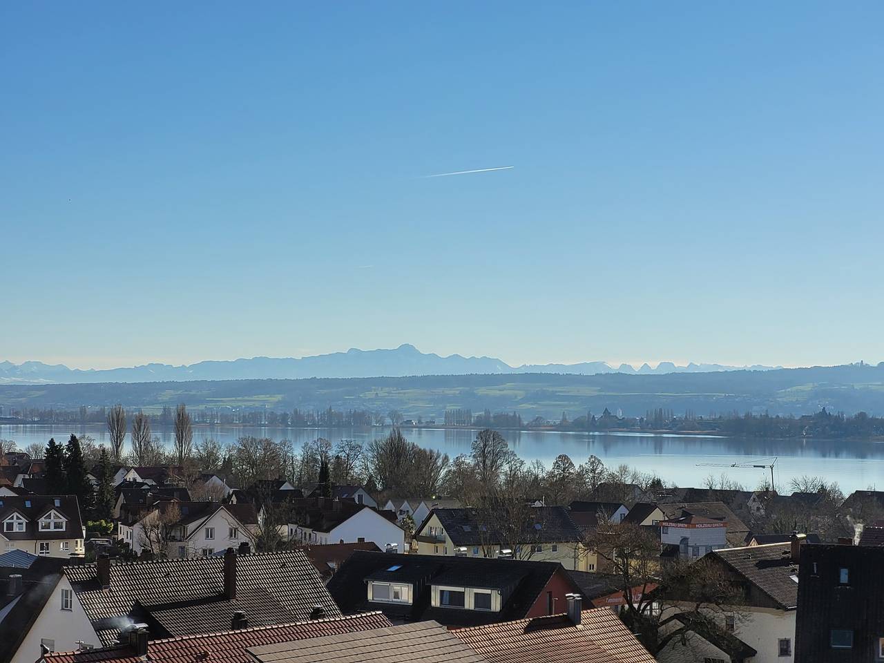 Ganze Ferienwohnung, View Royale - Dein Nest mit Seeblick - 3-Zimmer-Fewo, Dg in Allensbach, Untersee