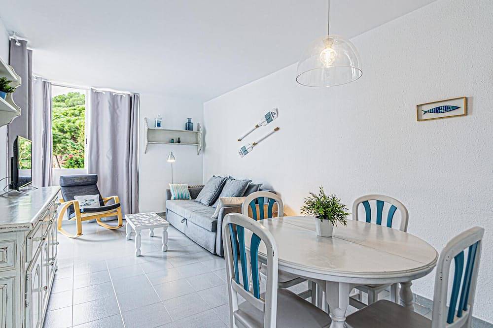 Entire apartment, Apartment 2min beach with parking pet friendly in Sant Pol de Mar, Costa del Maresme