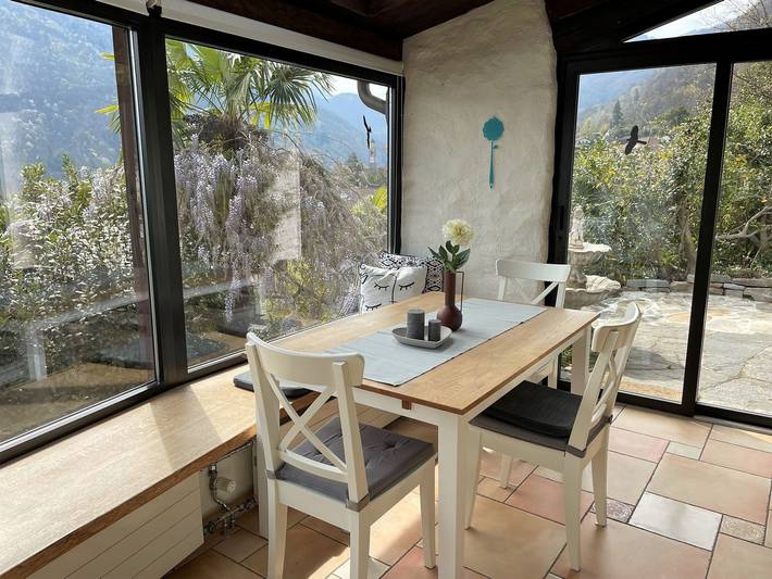 Idyllisches Ferienhaus mit Privatpool in traumhafter mediterraner Umgebung in Terre di Pedemonte, Tessiner Alpen