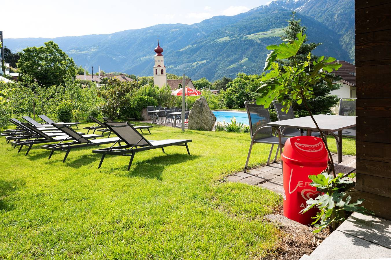 Zimmer „Rockabilly“ mit Bergblick, Gemeinschaftspool und Wlan in Naturns, Texelgruppe