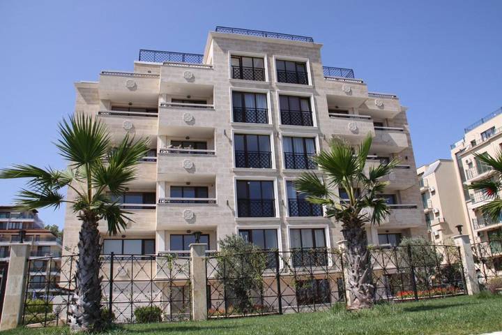 Apartament wakacyjny dla 4 osób, z ogród i basen oraz widok, zwierzęta dozwolone w Primorsko