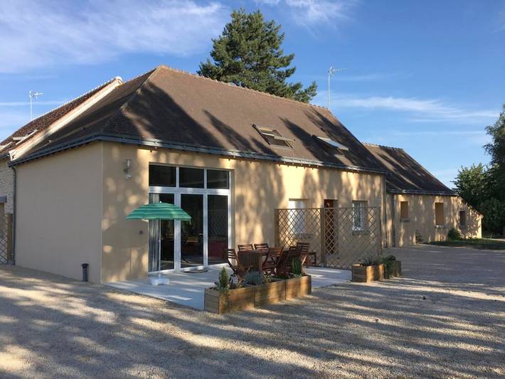 Location de vacances pour 8 personnes, avec jardin ainsi que vue et piscine à Artannes-sur-Indre - 4