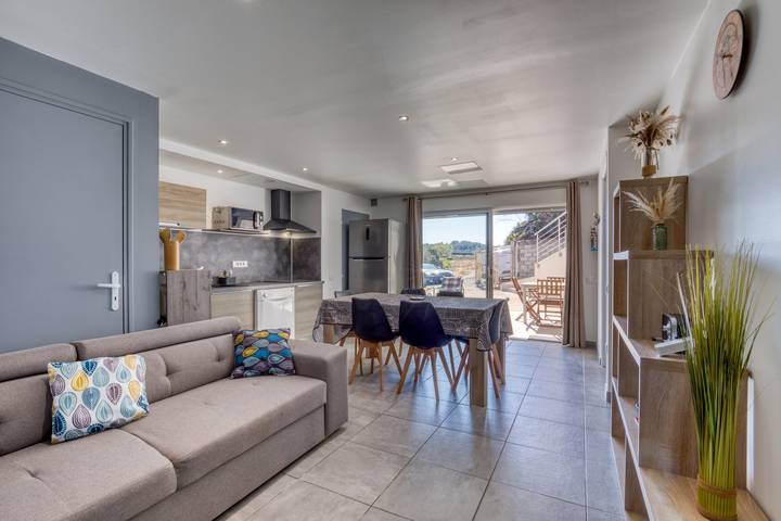 Gîte pour 6 personnes, avec jacuzzi et jardin