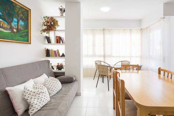 Apartamento entero, Apartamento 'Las Alondras' con piscina compartida, jardín compartido y Wi-Fi in Playa de Gandía, Costa de Valencia