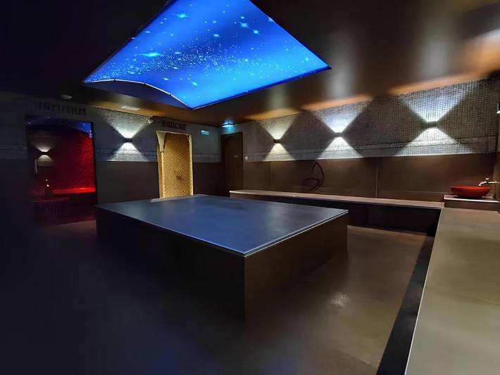 Chambre d’hôte pour 2 personnes, avec jacuzzi et terrasse ainsi que piscine et sauna dans l' Isère - 4