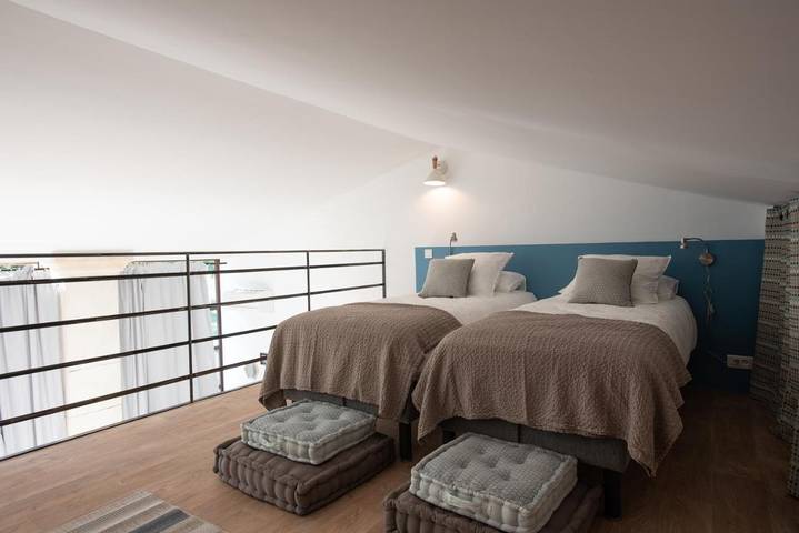 Location de vacances pour 3 personnes, avec vue ainsi que piscine et jardin à Oppède - 4