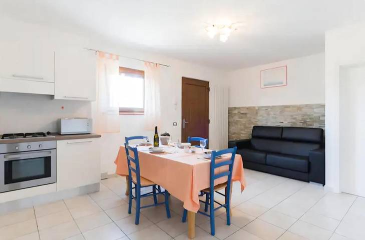 Ferienhaus für 3 Personen, mit Garten und Ausblick sowie Seeblick und Pool in Malcesine - 2