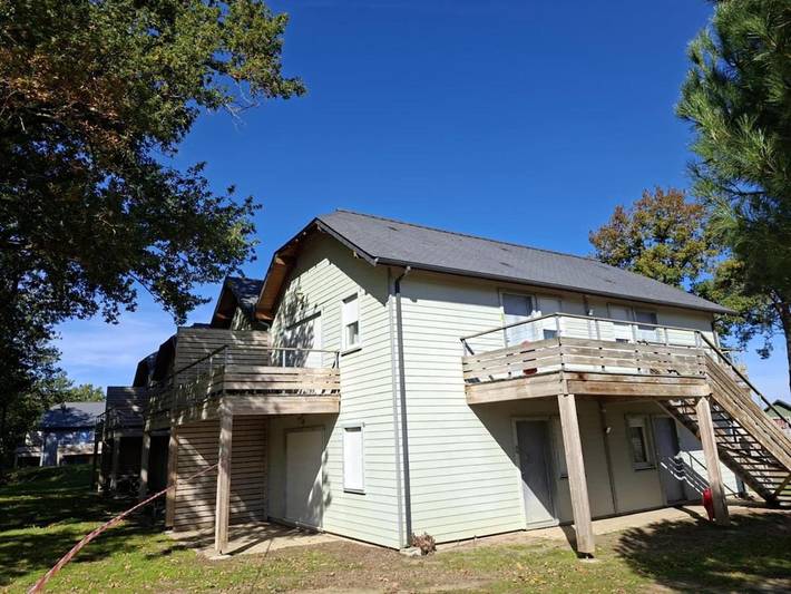 Gîte pour 6 personnes, avec vue ainsi que piscine et jardin à Chaveignes